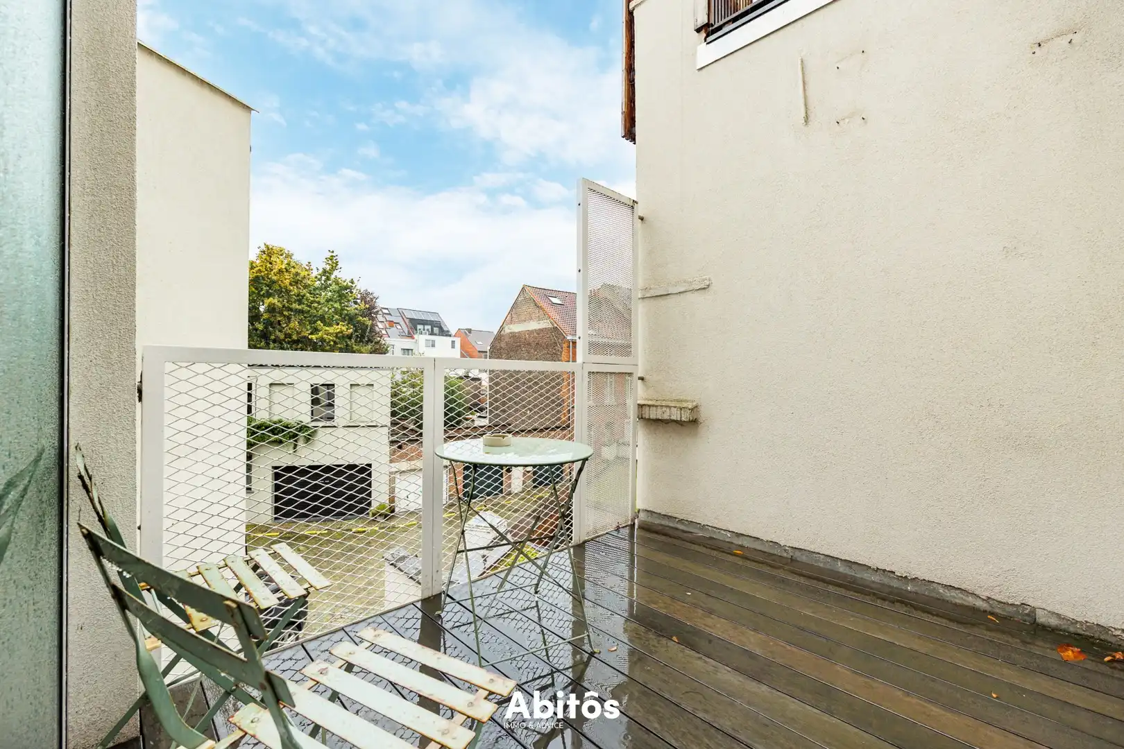 Stijlvol tweeslaapkamerappartement met terras aan het Zuidpark foto 17