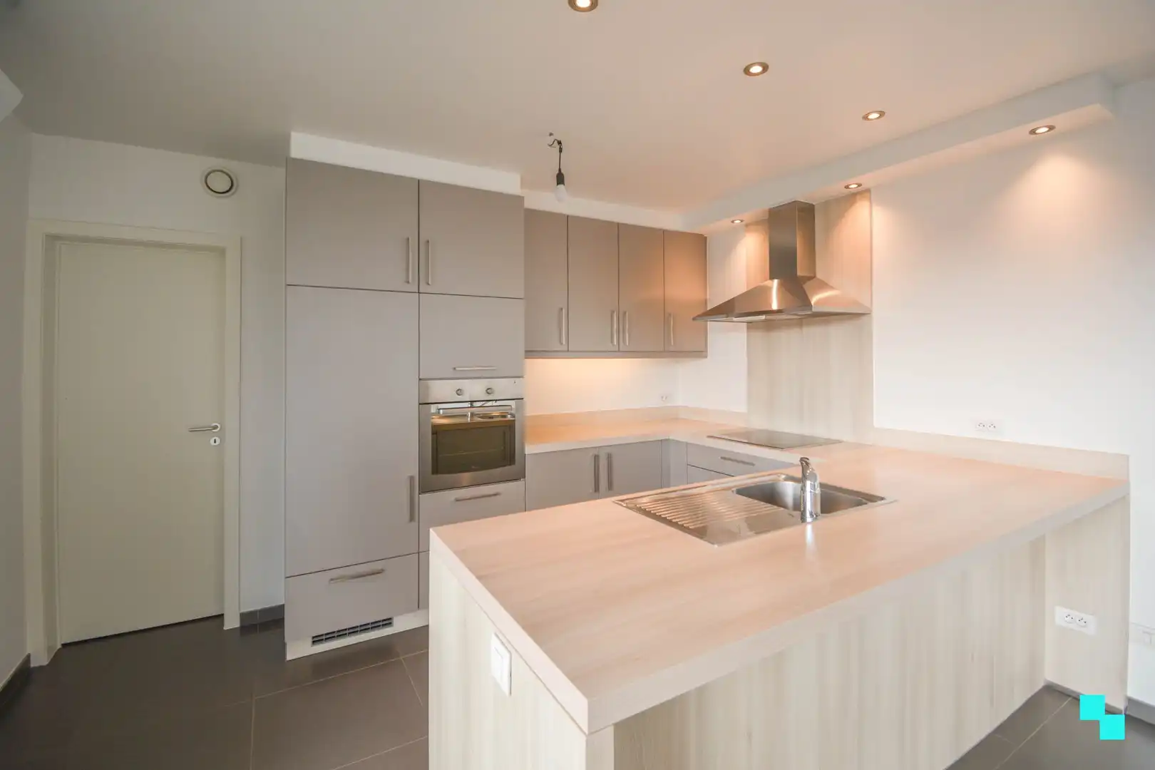 Ruim appartement met tuin, terras en garage - Roeselare foto 9