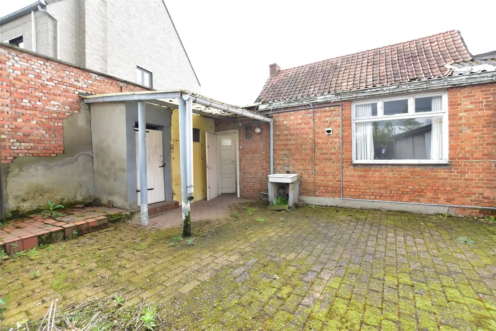 Te renoveren woning gelegen in het landelijke Moerzeke. foto 8