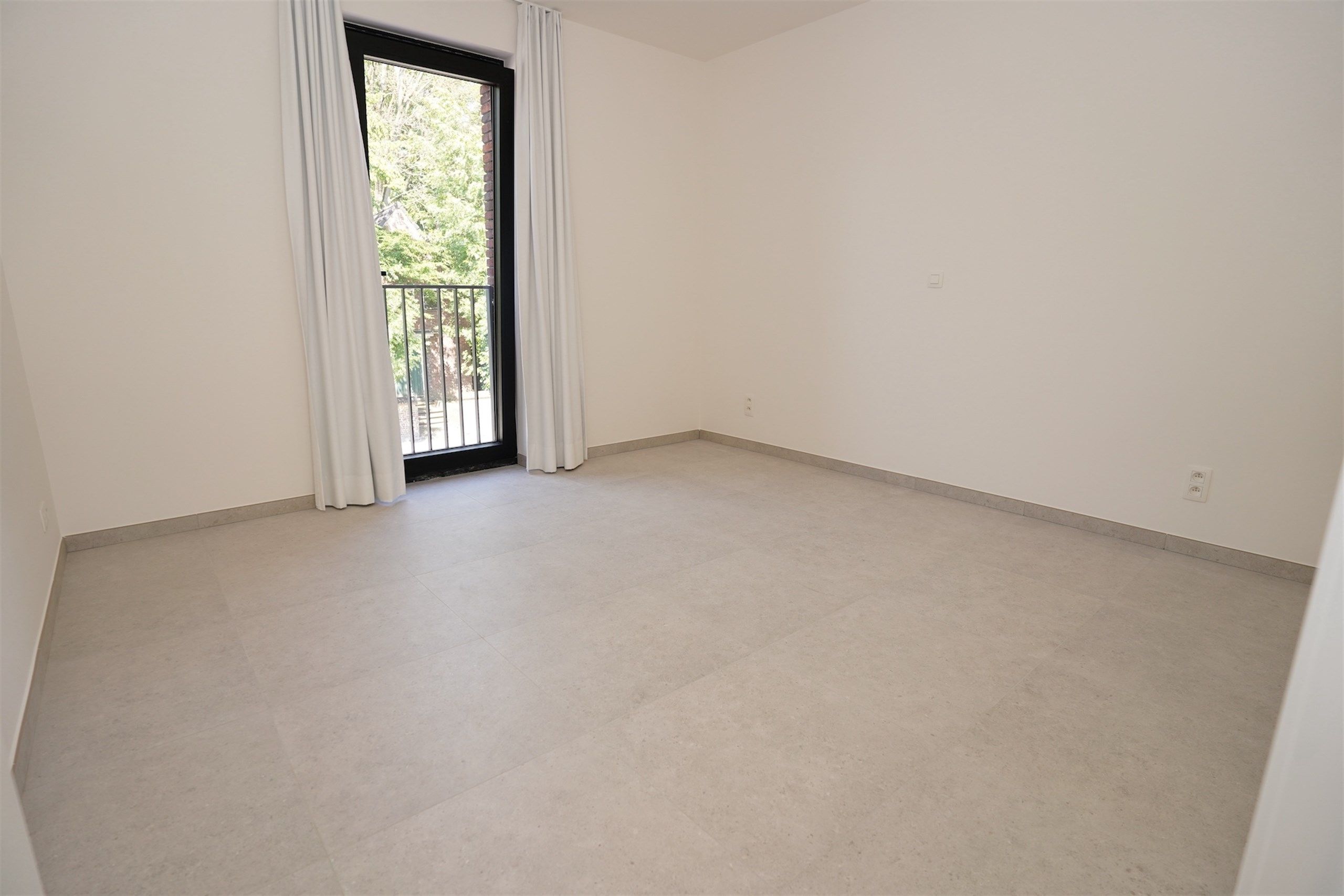 Nieuwbouwappartement ('25) met groot terras en eigen Carport foto 14