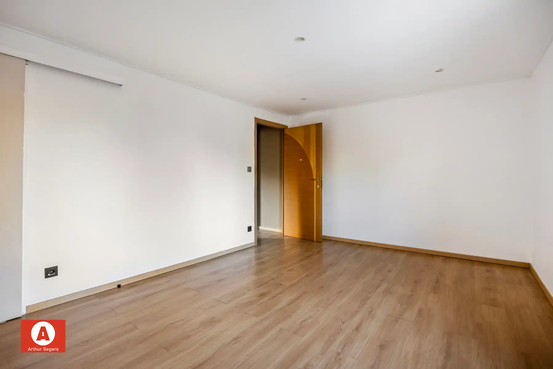 Instapklare gezinswoning pal bij centrum Buggenhout. foto 17