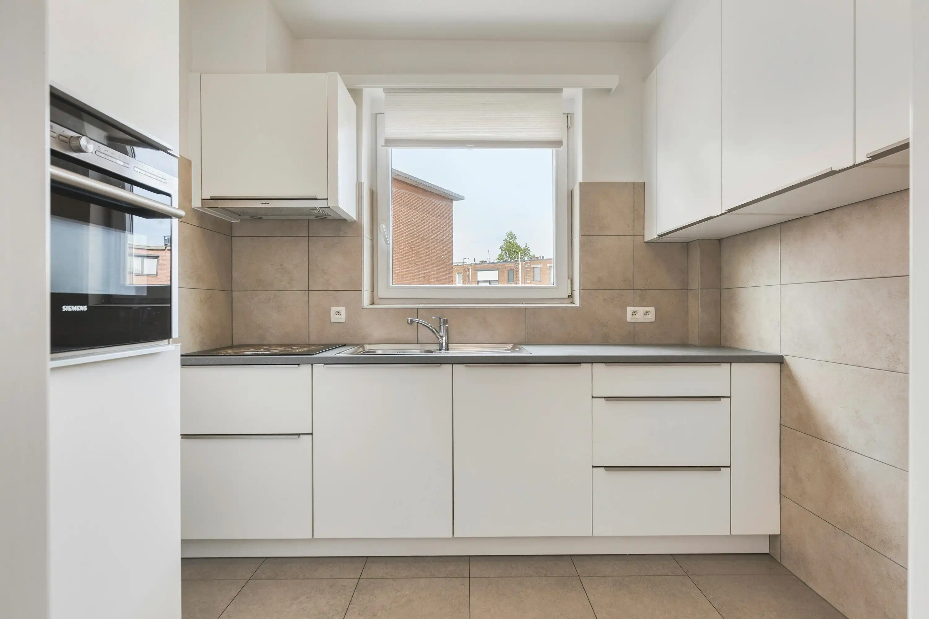 Energiezuinig appartement met 2 garages te koop in Merksem foto 5