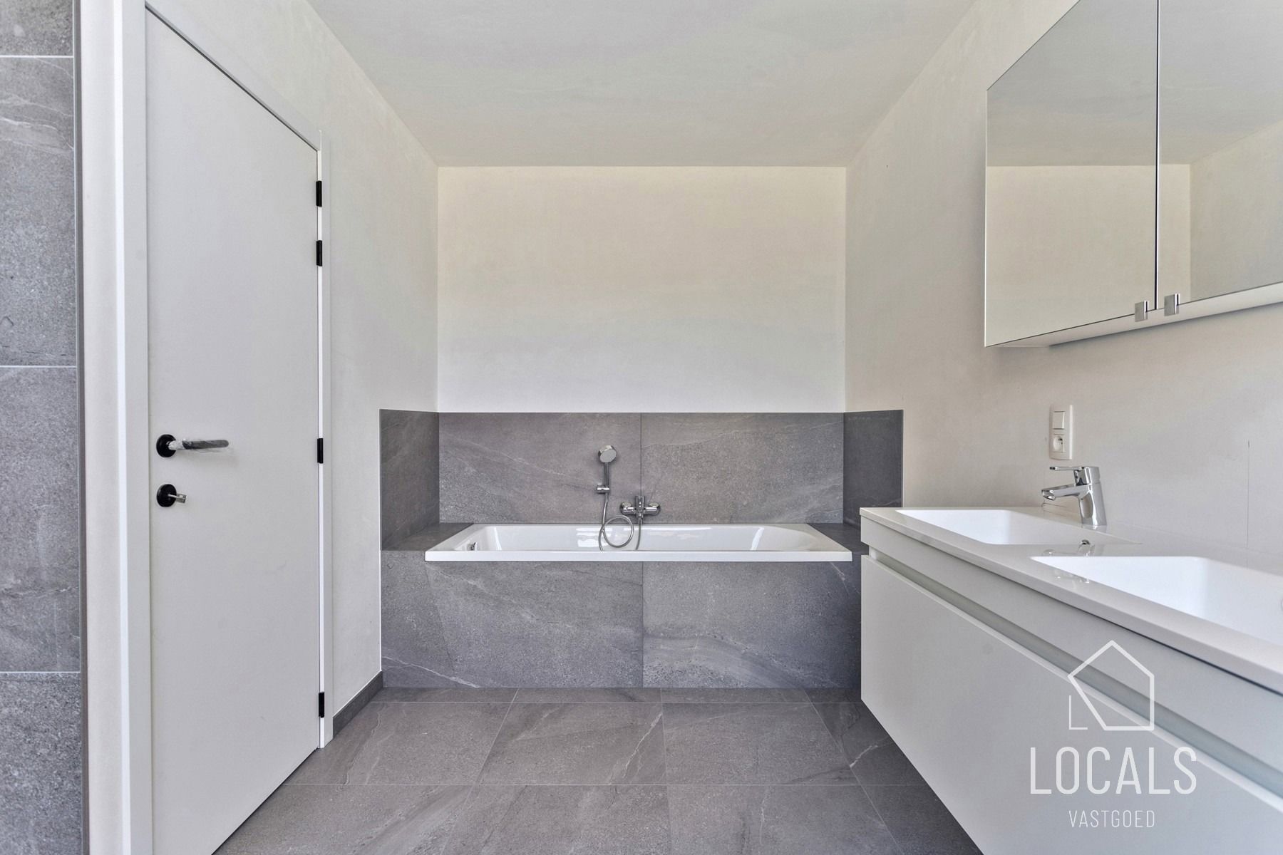 Ruime HOB met garage, tuin & 3 slaapkamers op toplocatie! foto 13