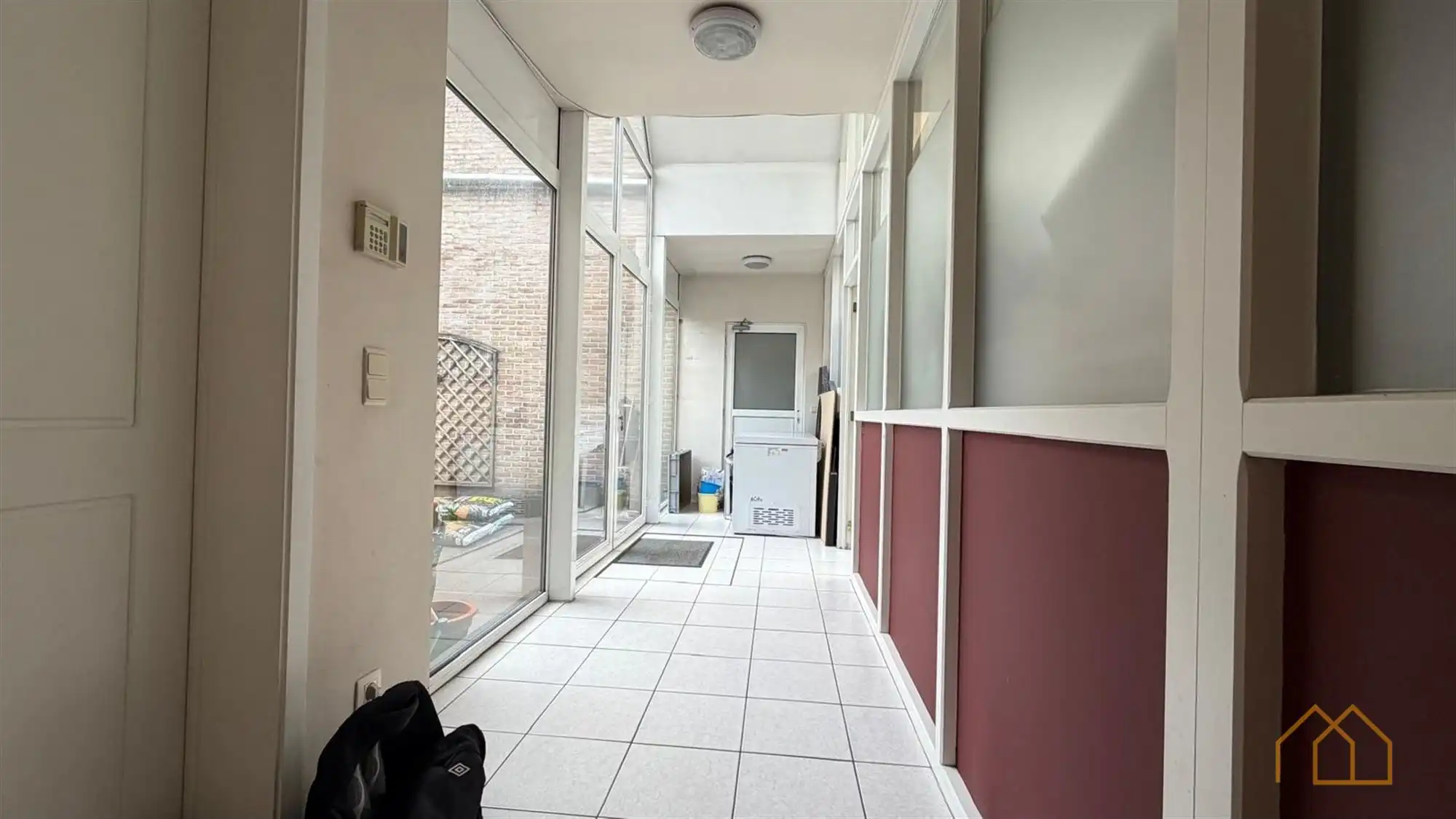 Ruime woning met burelen foto 10