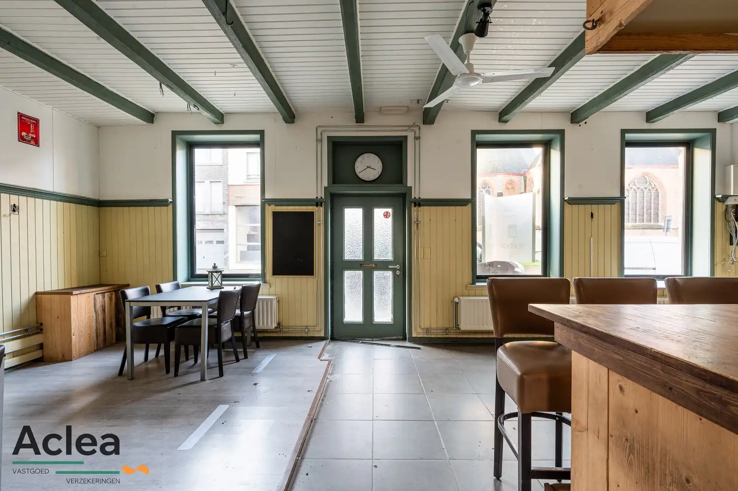 Multifunctionele eigendom bestaande uit café met appartement en feestzaal foto 7