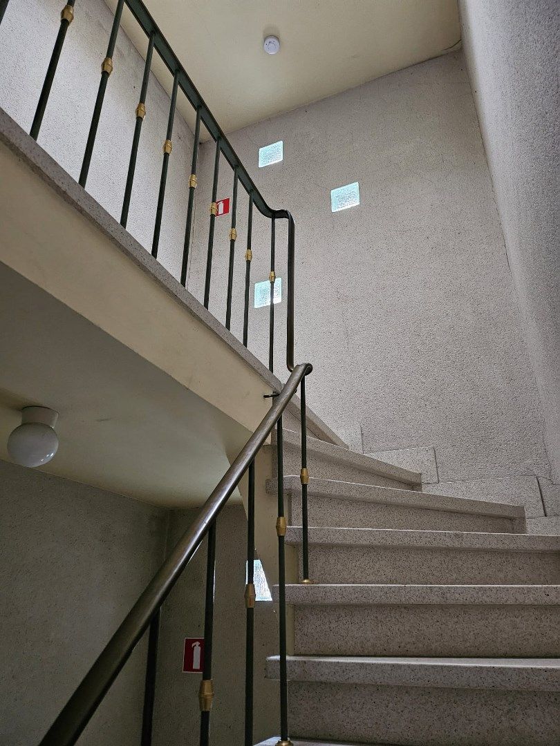 Te vernieuwen hoekappartement met terras in rustige straat in het hartje van Sint-Kruis. foto 14