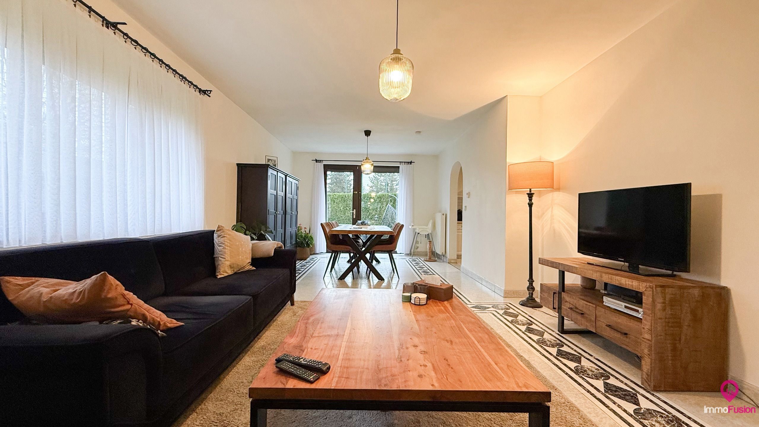 Ruime gezinswoning met 3 slaapkamers in rustige straat! foto 3