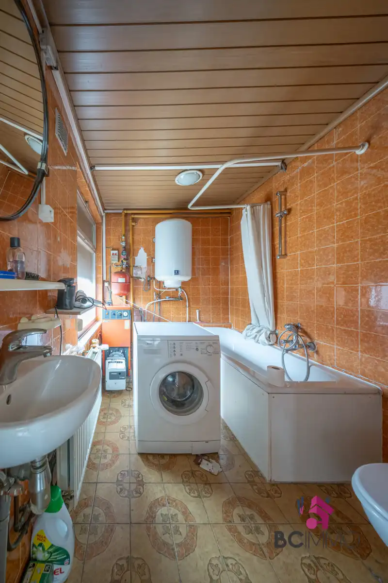 Ruime woning op een perceel van 8are in Houthalen-Oost foto 21