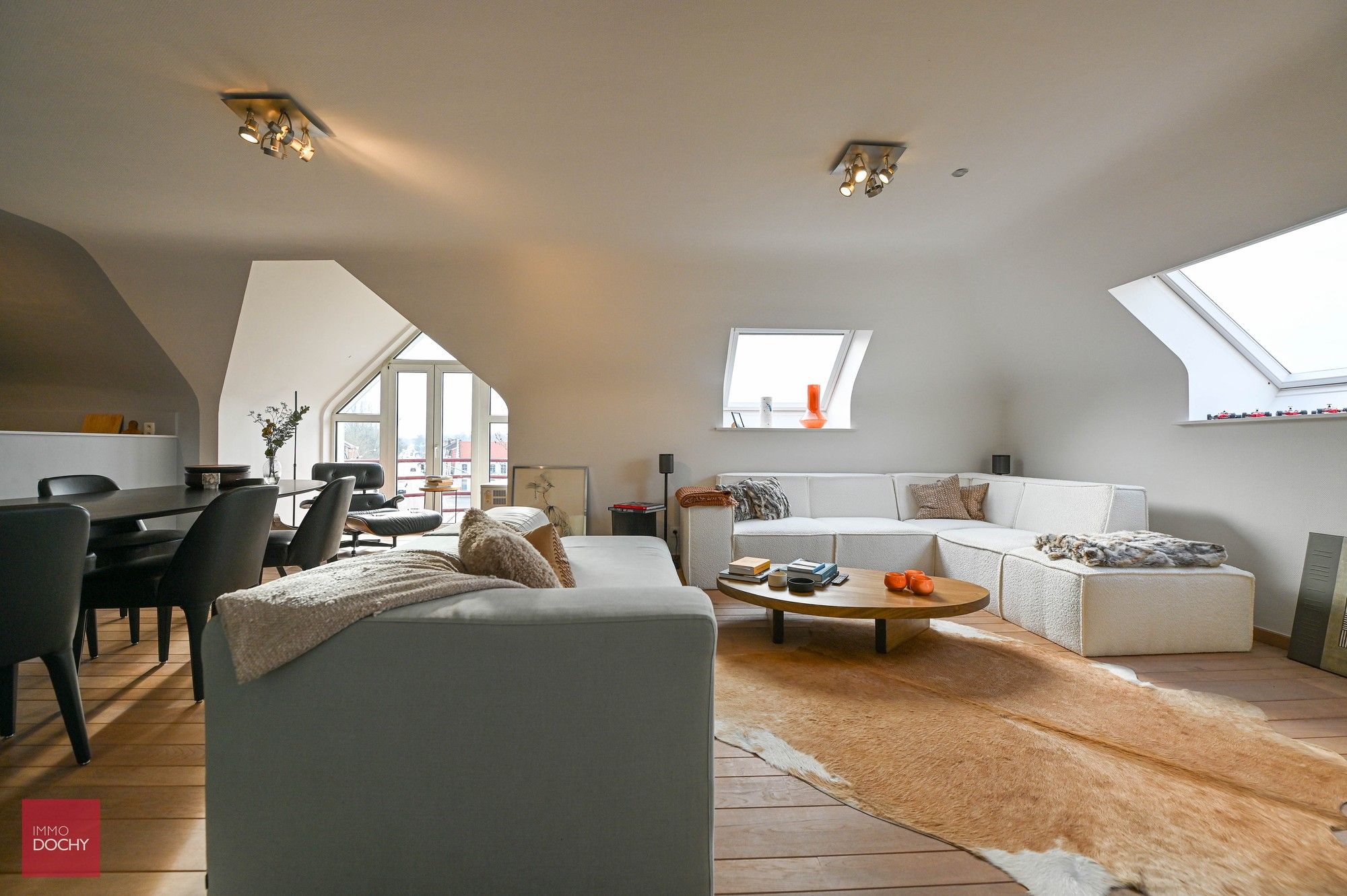 Vernieuwd ruim dakappartement | Doorniksewijk foto 8