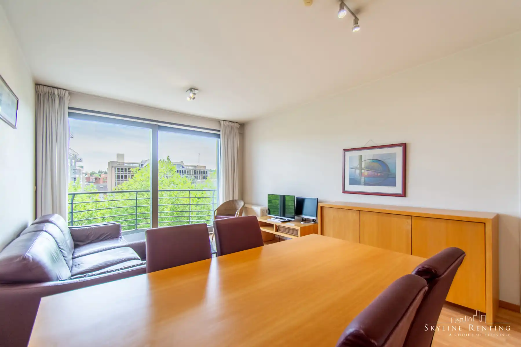 2 slaapkamer gemeubeld appartement met terras foto 2