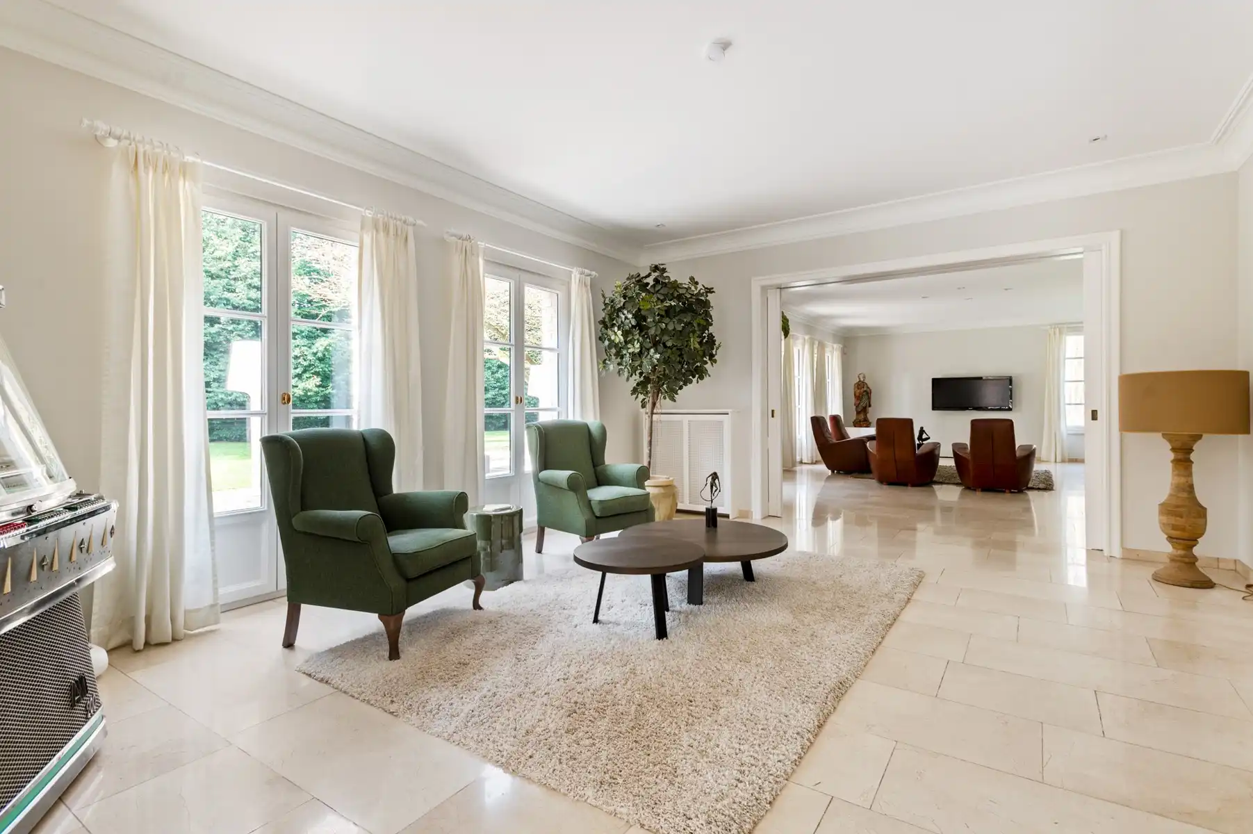 Exclusieve instapklare villa met 15.088m² parktuin foto 9