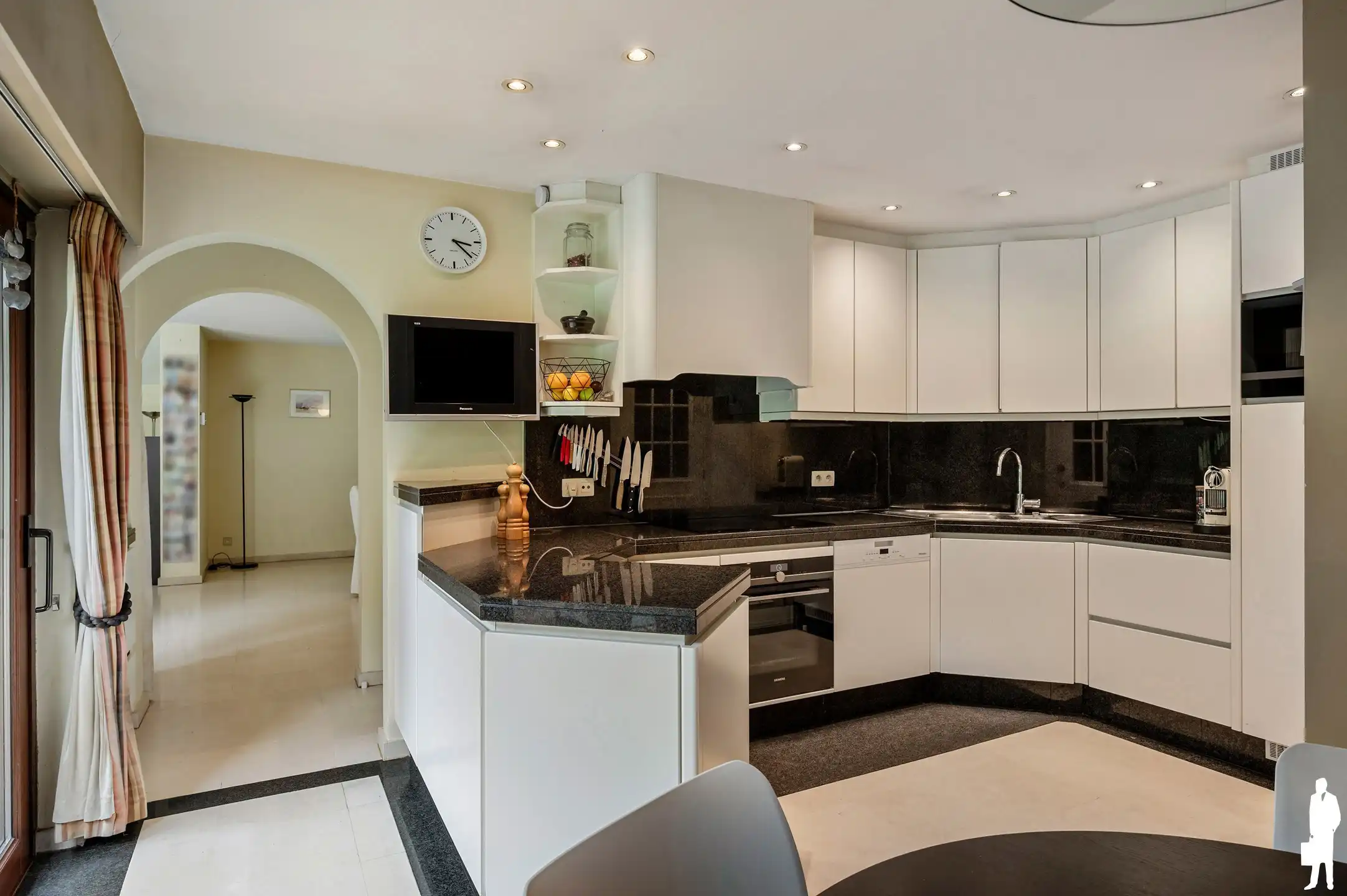 Karaktervolle gelijkvloerse villa op ca. 2.000 m² in zeer rustige, gegeerde en autoluwe wijk Dennendael en dichtbij het natuurgebied foto 19