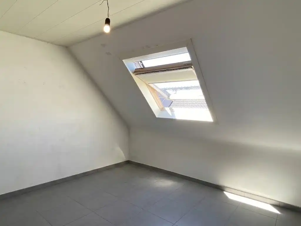 INSTAPKLARE BEL-ETAGE WONING IN HARTJE ZWEVEZELE foto 12