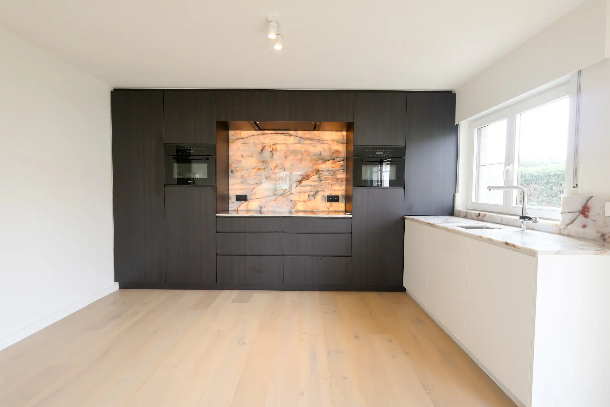 Gerenoveerd appartement met 2 slaapkamers én terras vlak bij het strand van Sint-André Oostduinkerke foto 6