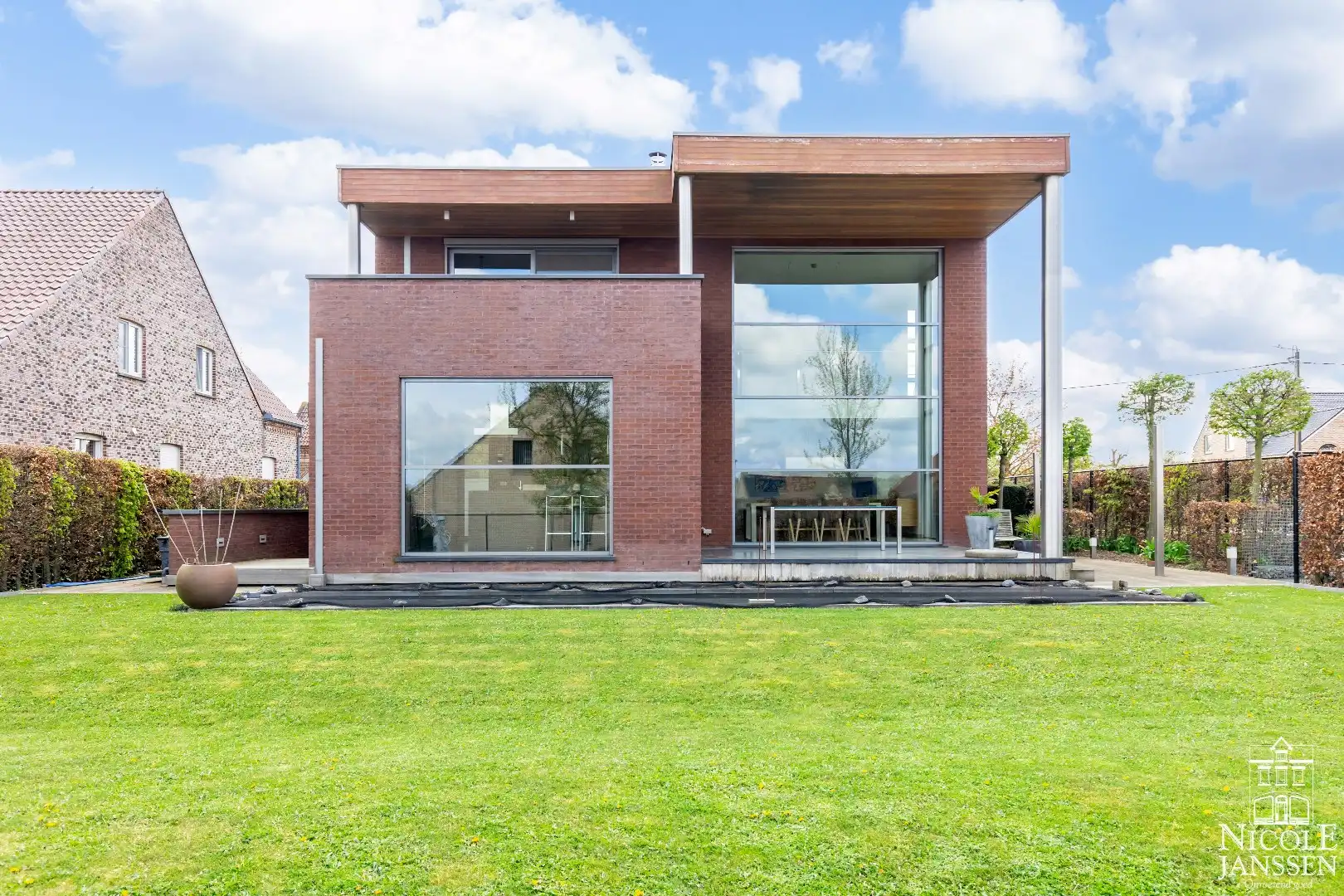 Zeer moderne en luchtige woning met twee slaapkamers gelegen op een rustige locatie foto 37