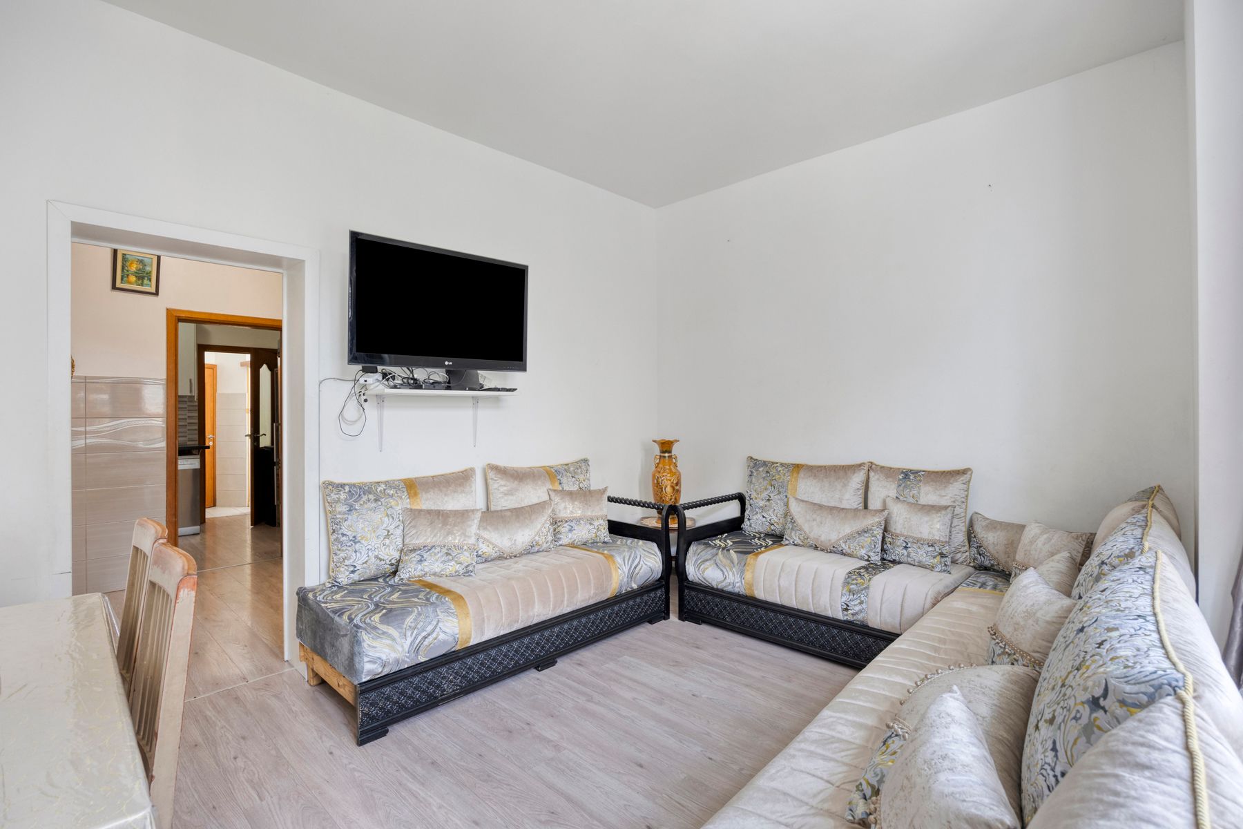 Instapklaar appartement met 2 slaapkamers  foto 3