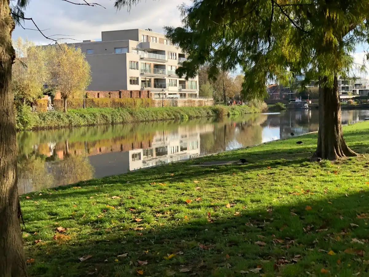 LUXE APPARTEMENT + zeer riant zongericht terras, dubbele garage & (wijn)kelder foto 14