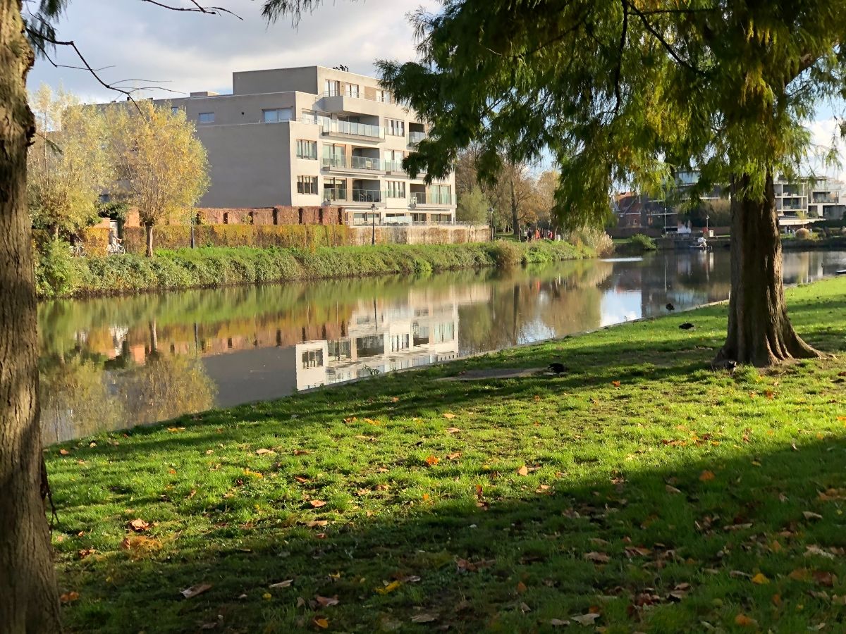 LUXE APPARTEMENT + zeer riant zongericht terras, dubbele garage & (wijn)kelder foto 14