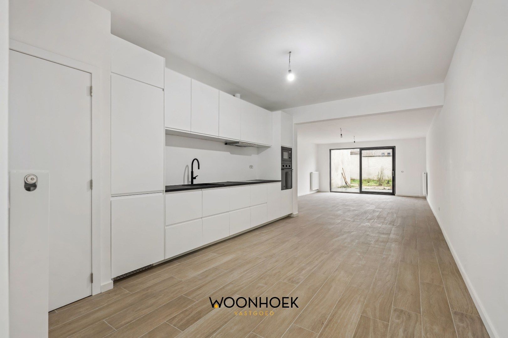 Gerenoveerde, 4-slpk woning met 2 badkamers en tuin! foto 2