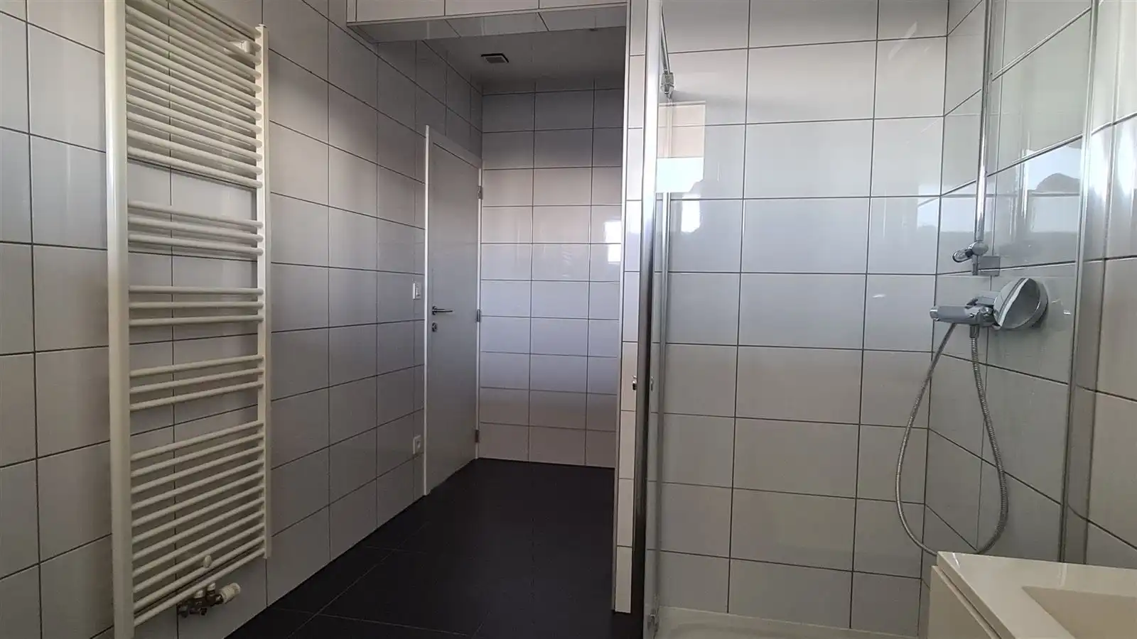 Recent appartement op bovenste verdieping nabij centrum Hoeselt foto 9