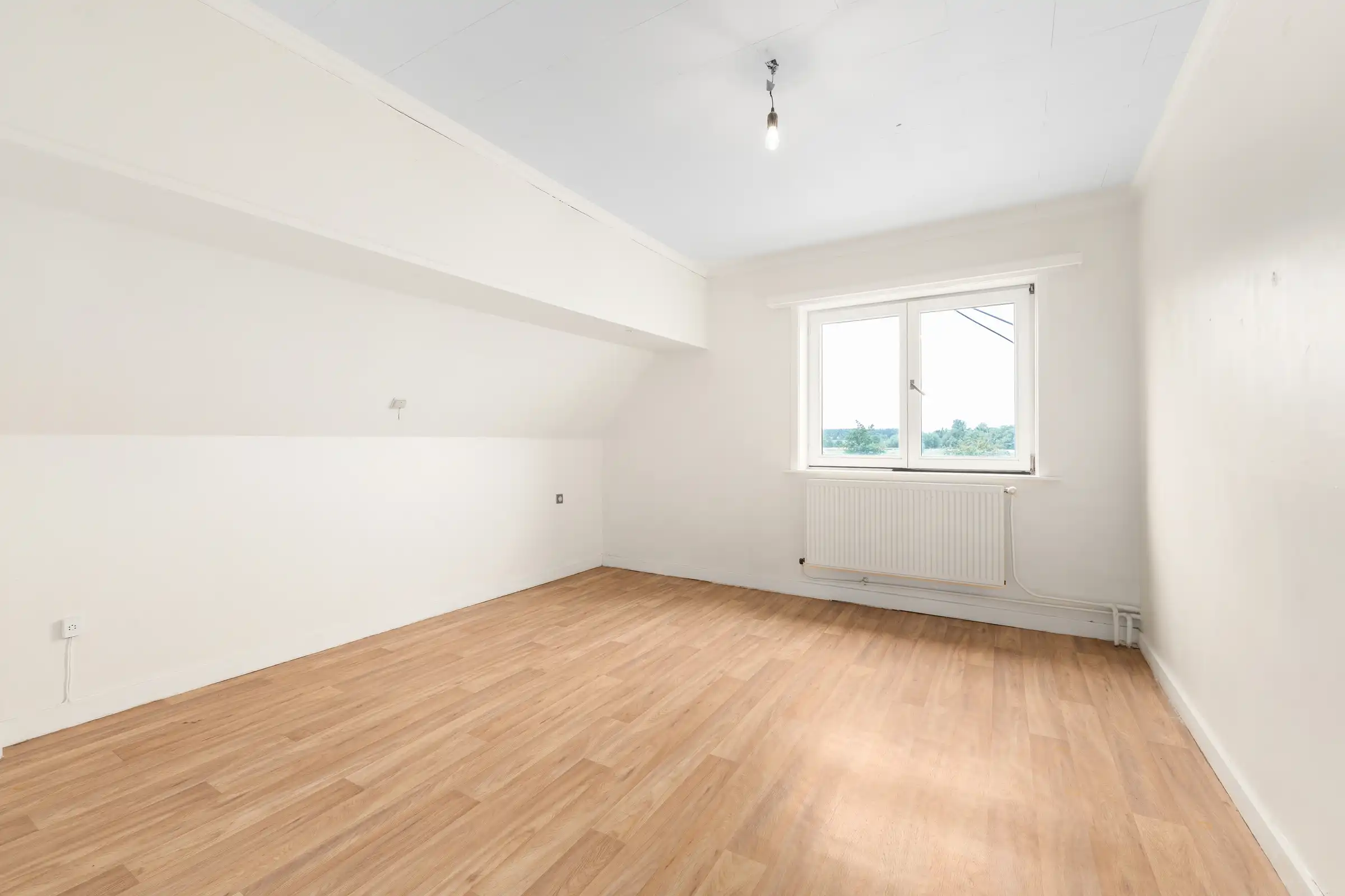 Unieke landwoning met schuur te koop op 6.810m² foto 8