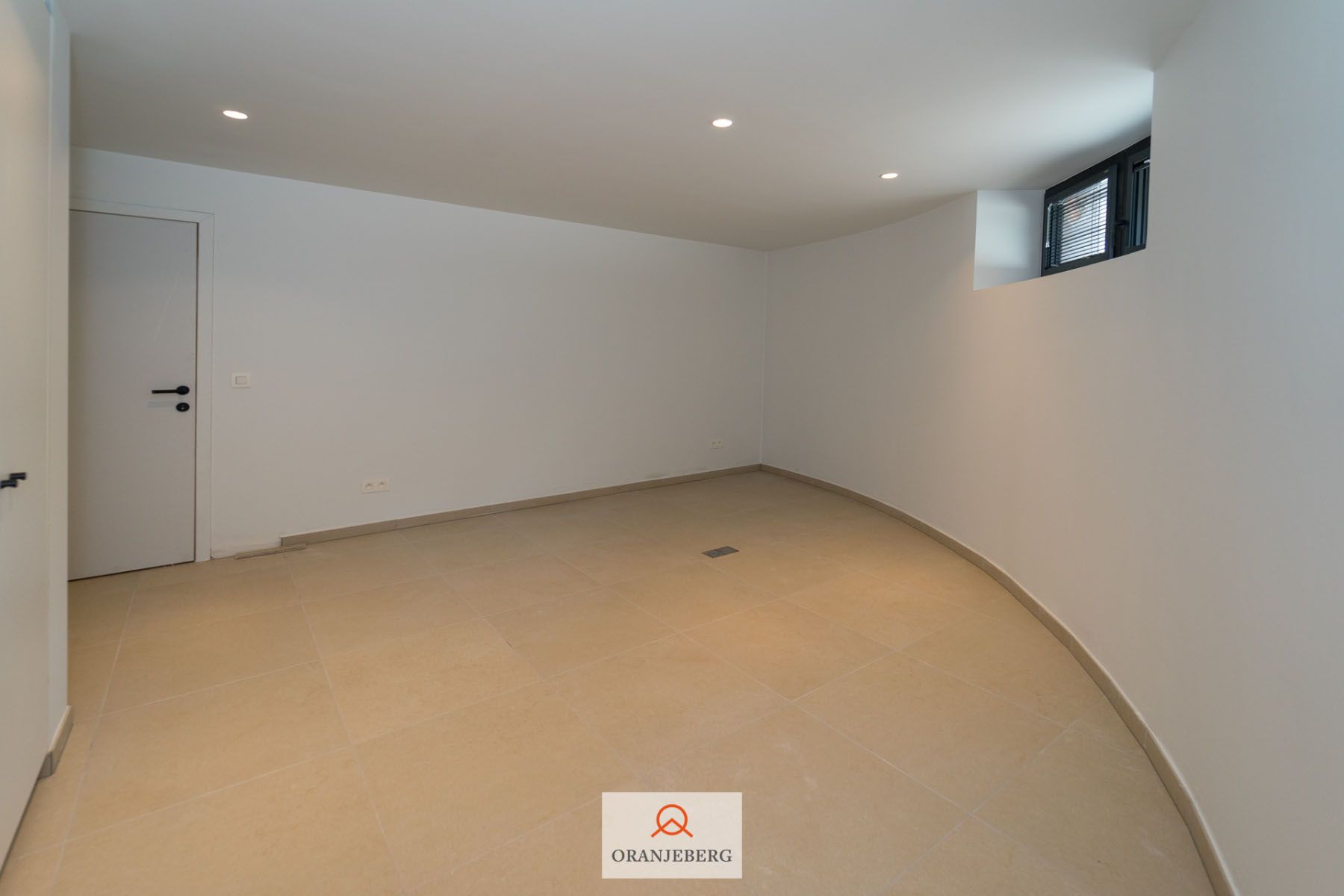 Gerenoveerd ruim duplex appartement met 2 slpk's foto 30