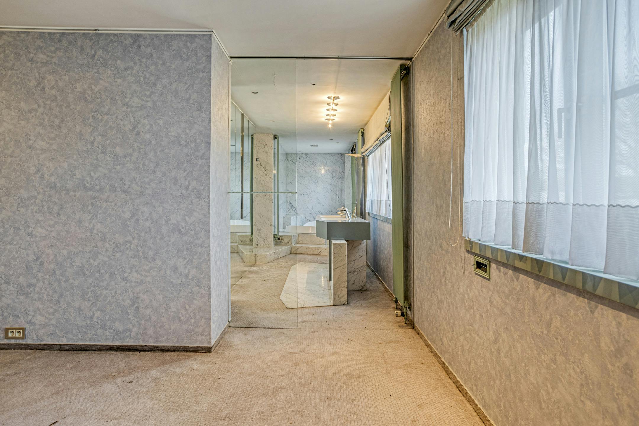 Huis te koop in Ieper met 3 kamers, tuin en garage foto 24