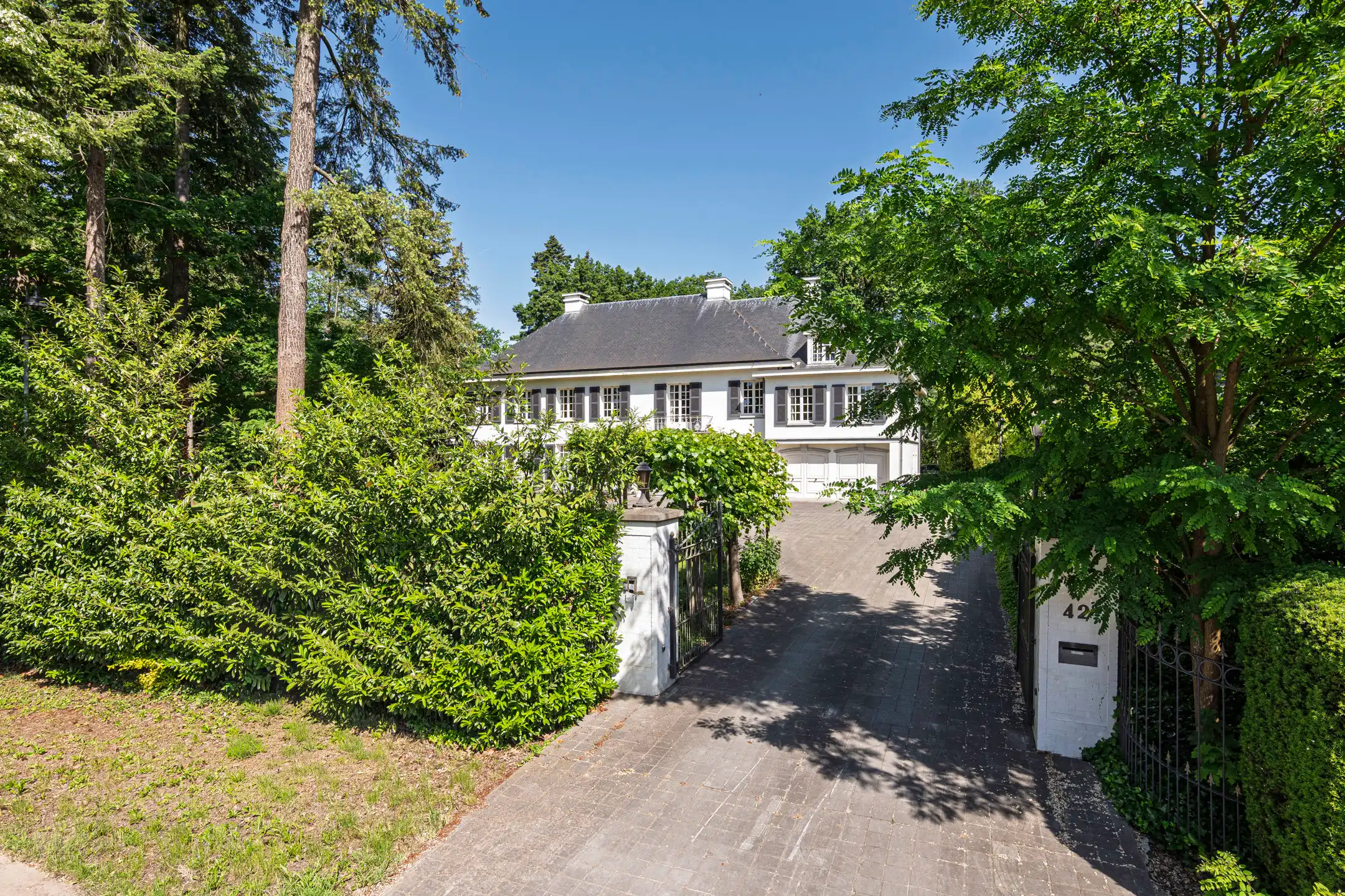 Villa met binnenzwembad en conciërgerie op riant perceel foto 28