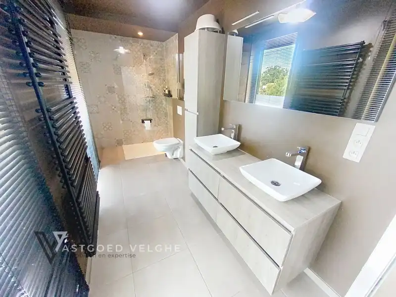 Moderne woning  van 151m² aan de rand van centrum-Genk foto 23