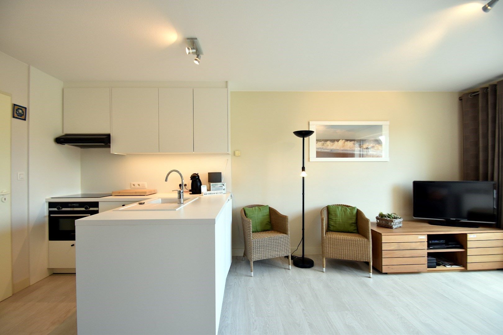Recent gerenoveerde en modern ingerichte studio met zicht op het Duinenbos foto 9