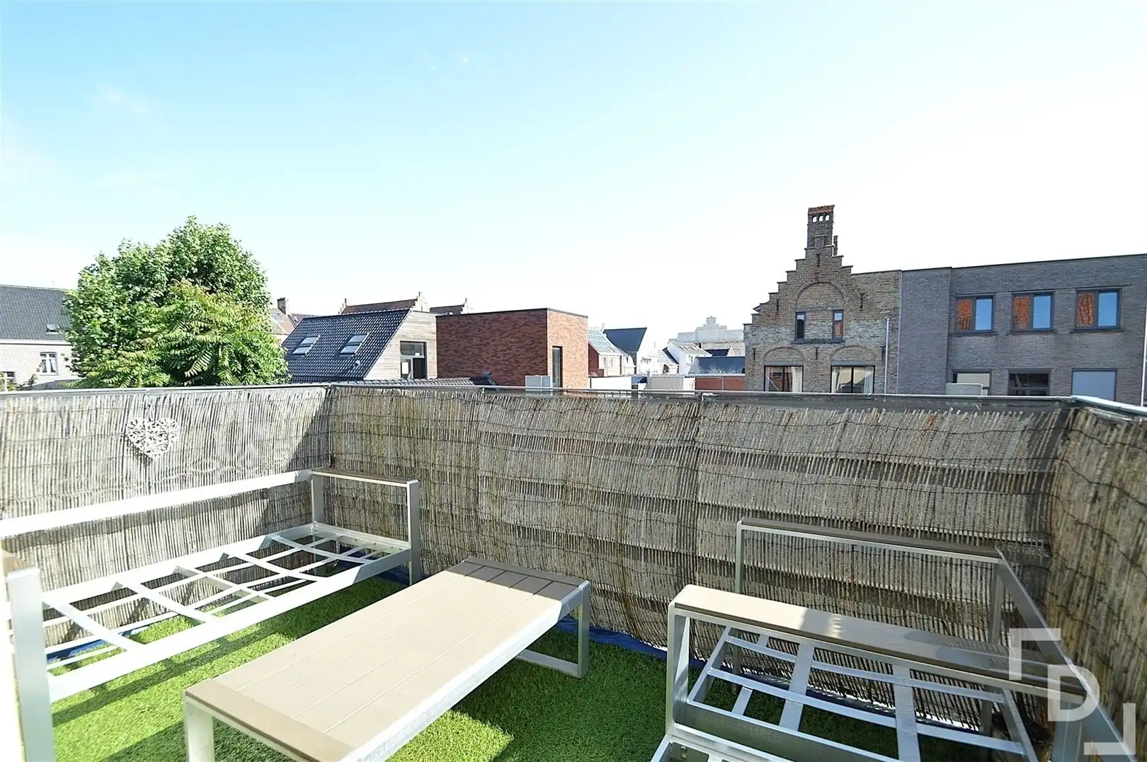 Ruim duplex appartement met garage te huur op toplocatie in Ieper foto 6