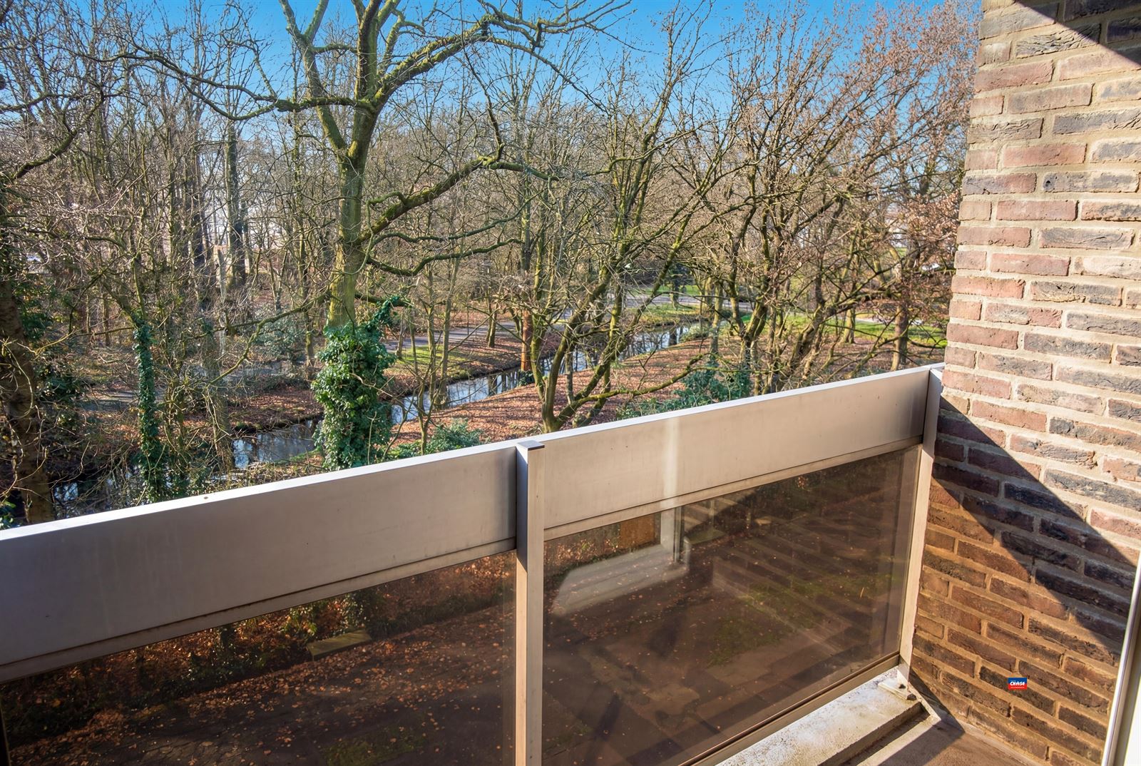 Instapklaar appartement met twee slaapkamers, terras en staanplaats foto 4