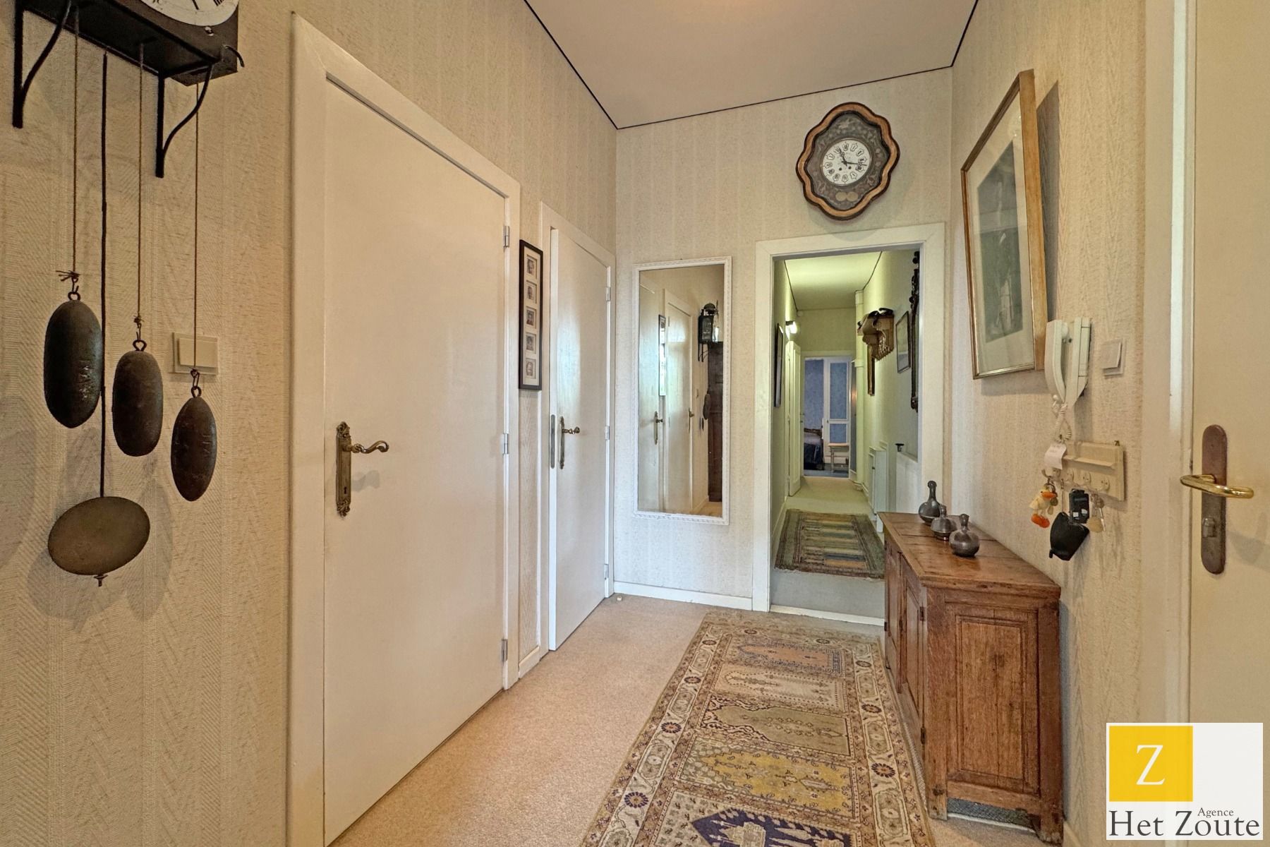 Te renoveren appartement in iconische residentie te Knokke foto 11