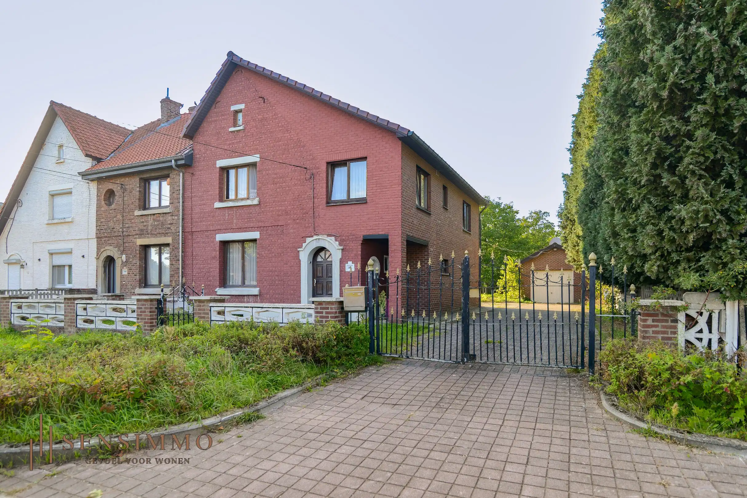 Hoofdfoto van de publicatie: RUIME MIJNWERKERSWONING MET 5 SLAAPKAMERS OP RUIM PERCEEL