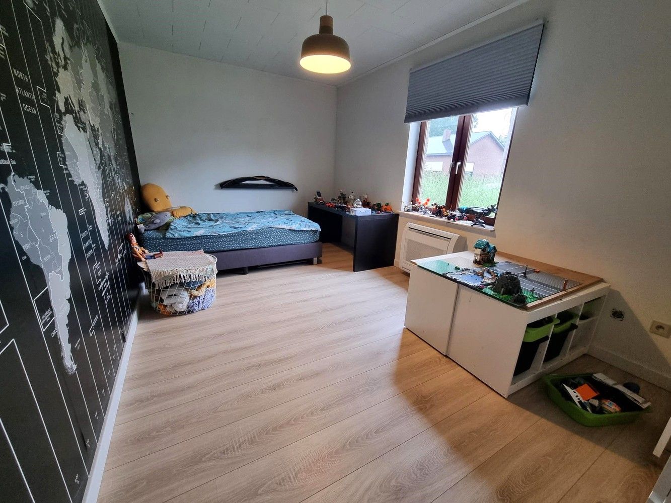 Zeer ruime woning, 5 slaapkamers, 2 badkamers gelegen op 12 are in een rustige straat foto 12