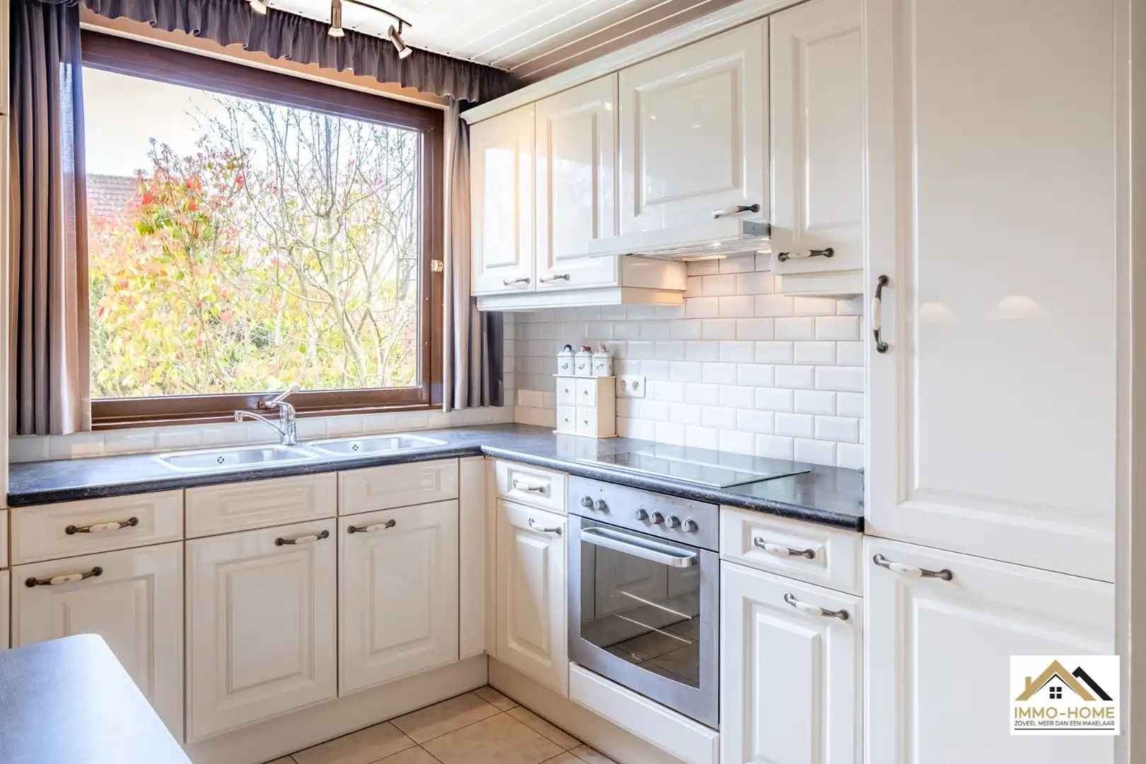 Charmante bungalow op topligging in woonwijk  foto 13