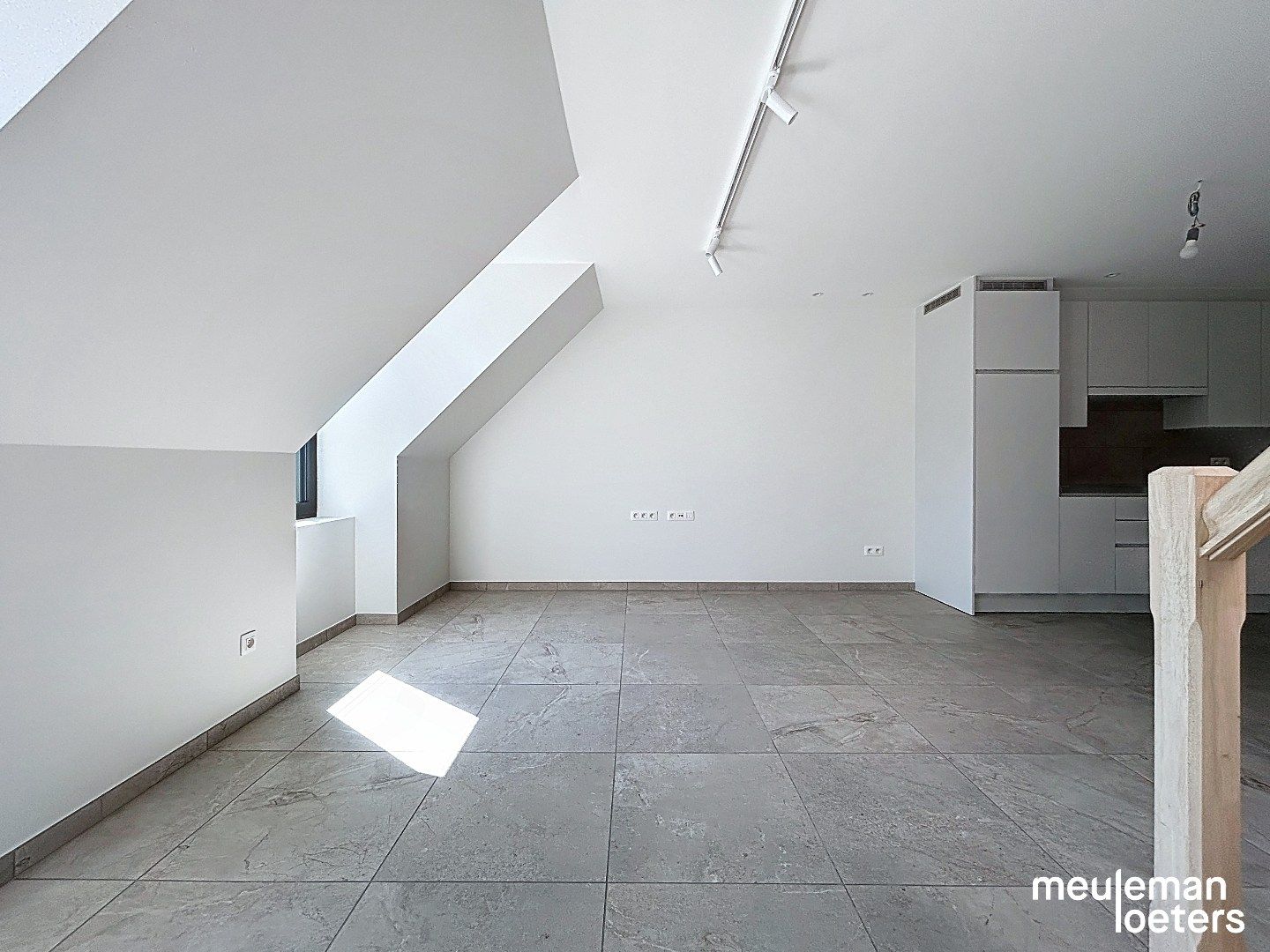 Duplex appartement met ruime garage foto 3