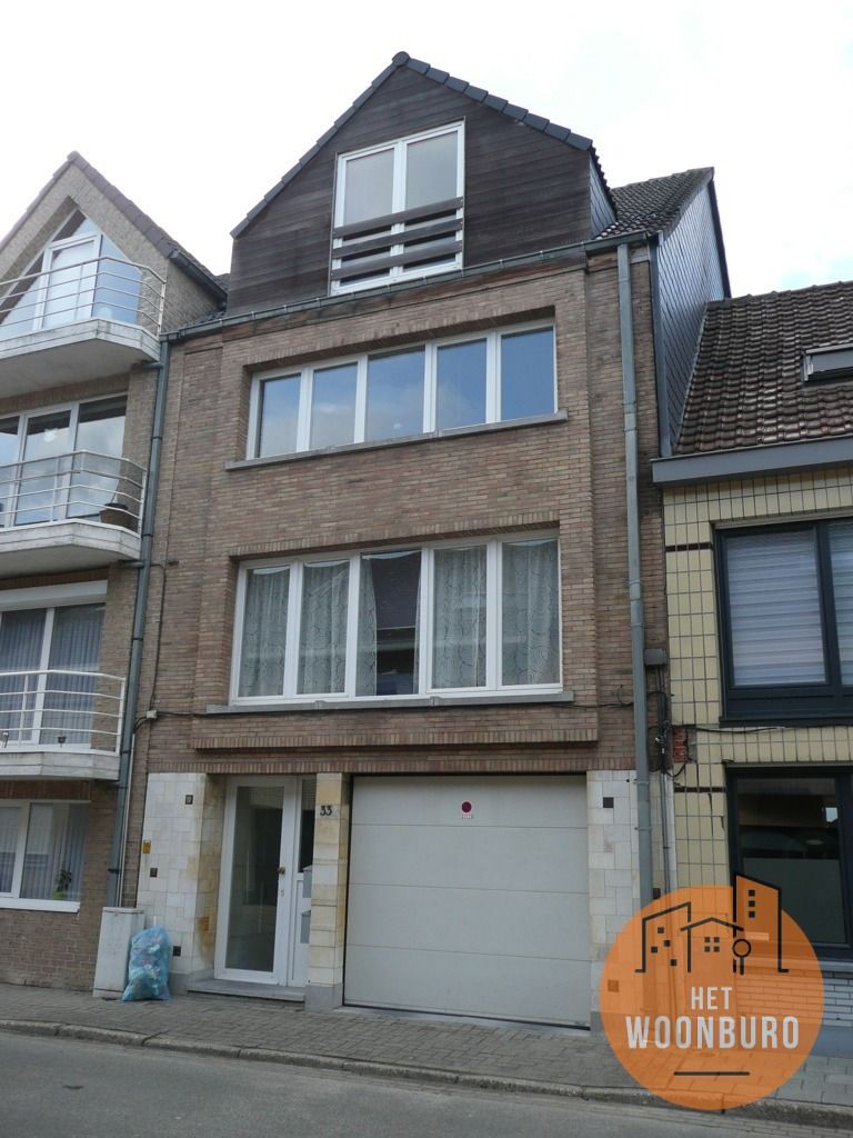 Ruim duplex appartement met 2 slpks, terras en kelder foto {{pictureIndex}}