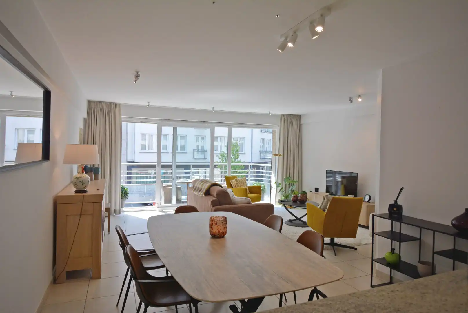 Ruim en lichtrijk appartement met 2 slaapkamers vlakbij het Rubensplein. foto 4