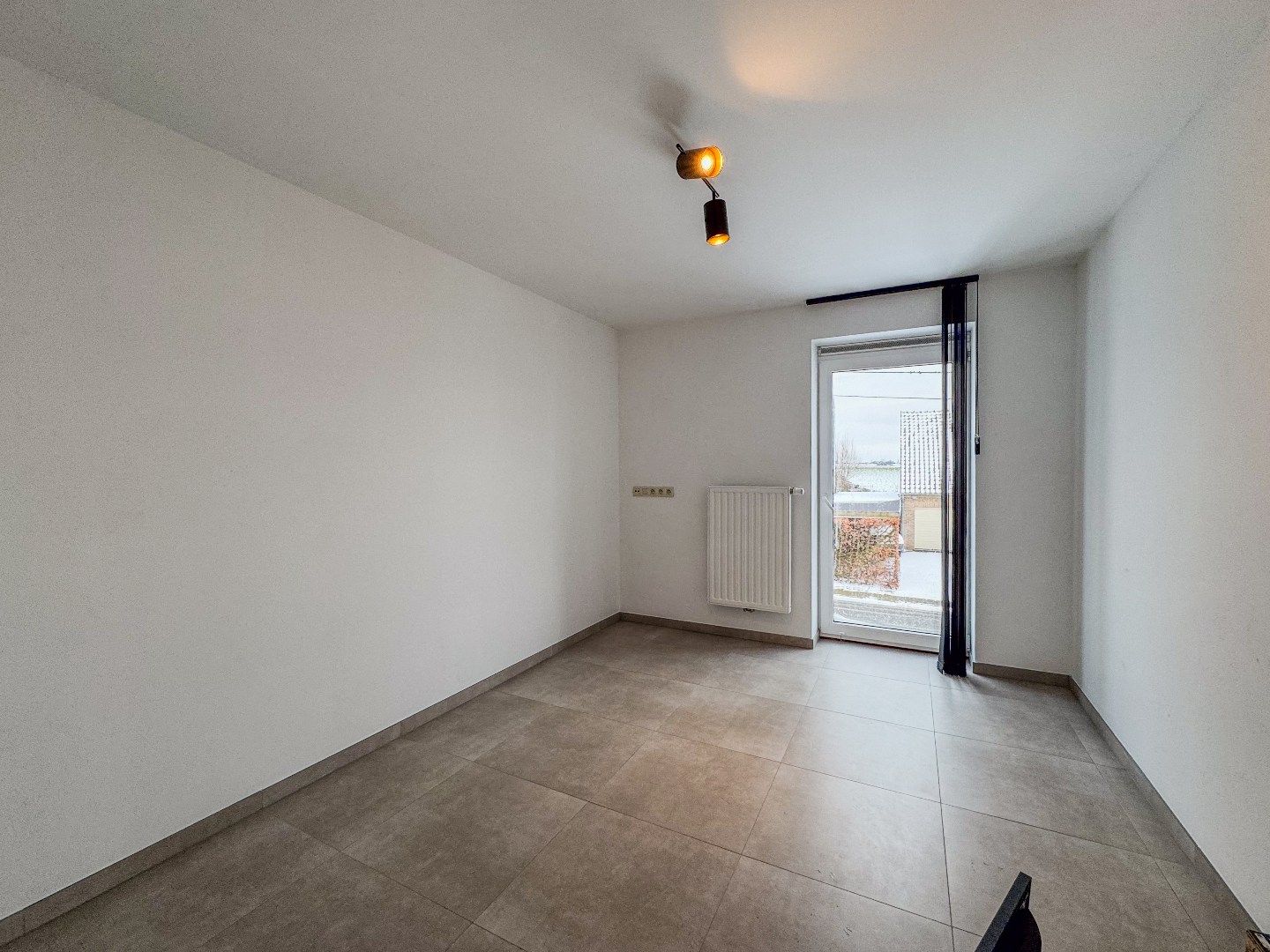 Recente woning met 3 slaapkamers, carport en tuin. foto 15