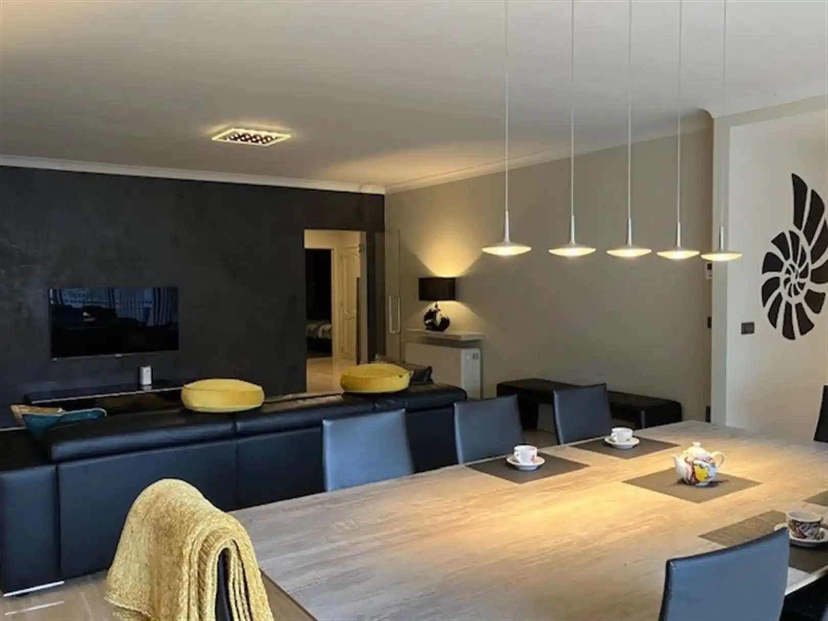Luxueus gemeubeld 3-slaapkamerappartement met garage foto 2