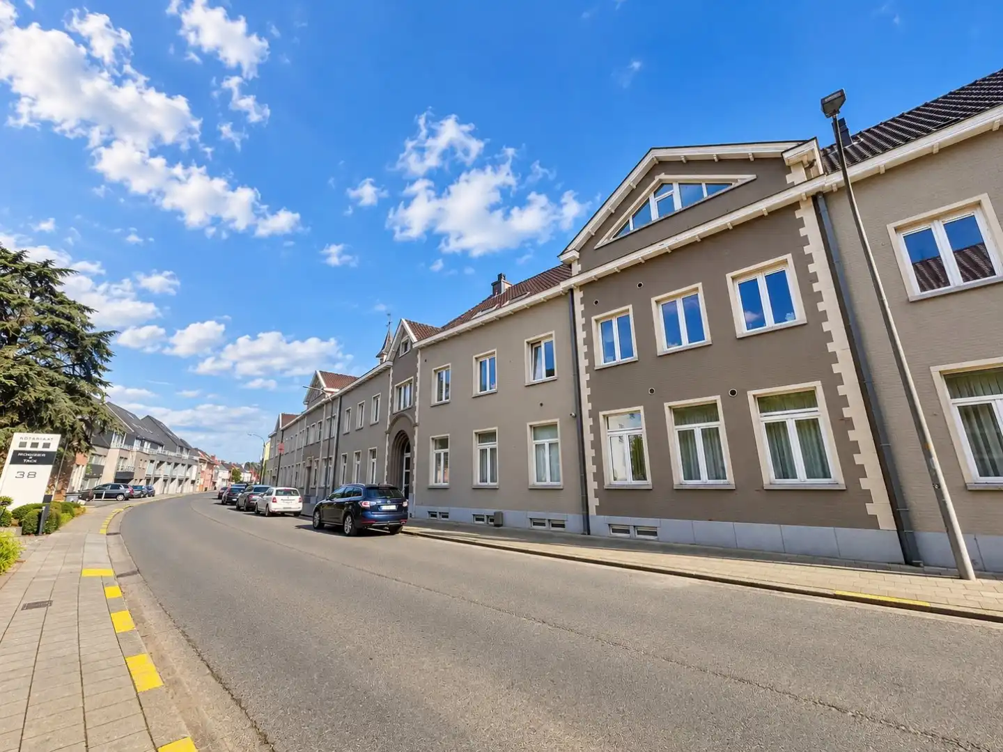 Ruim en energiezuinig duplexappartement met 3 slaapkamers en staanplaats in Wachtebeke foto {{pictureIndex}}