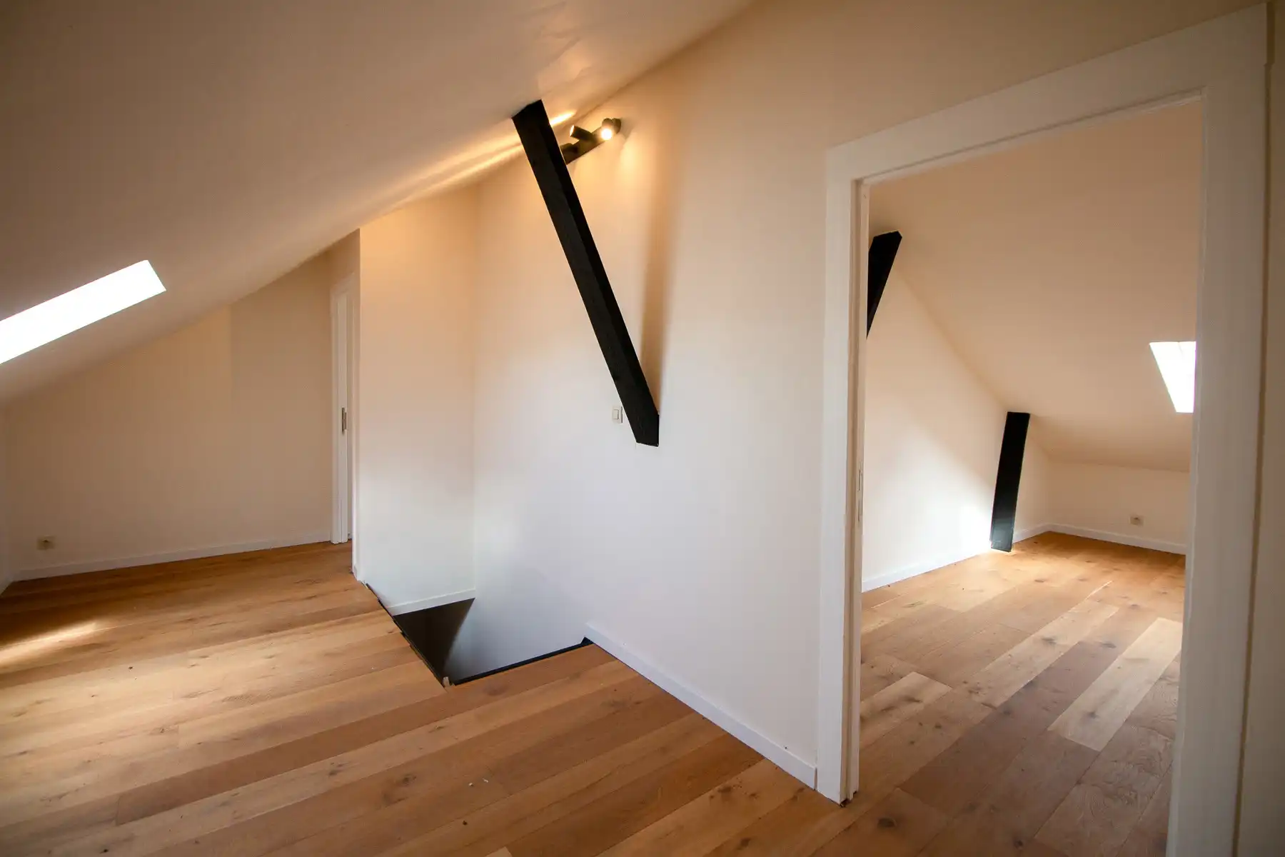Prachtig gerenoveerde woning voor gemengd gebruik. foto 32
