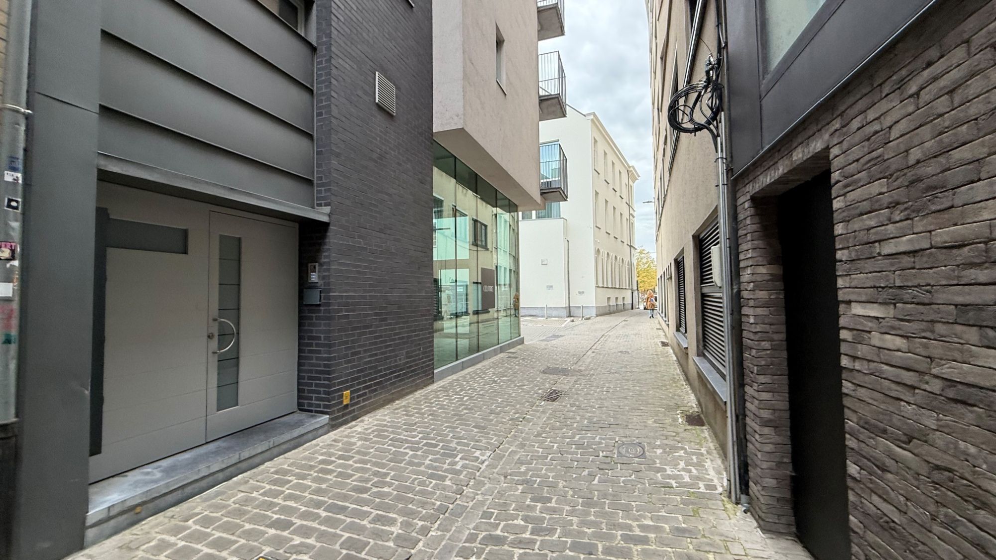 MAGAZIJN/RUIME GARAGE (+/- 70 m²) TE HUUR VLAKBIJ KOUTER GENT CENTRUM foto 2