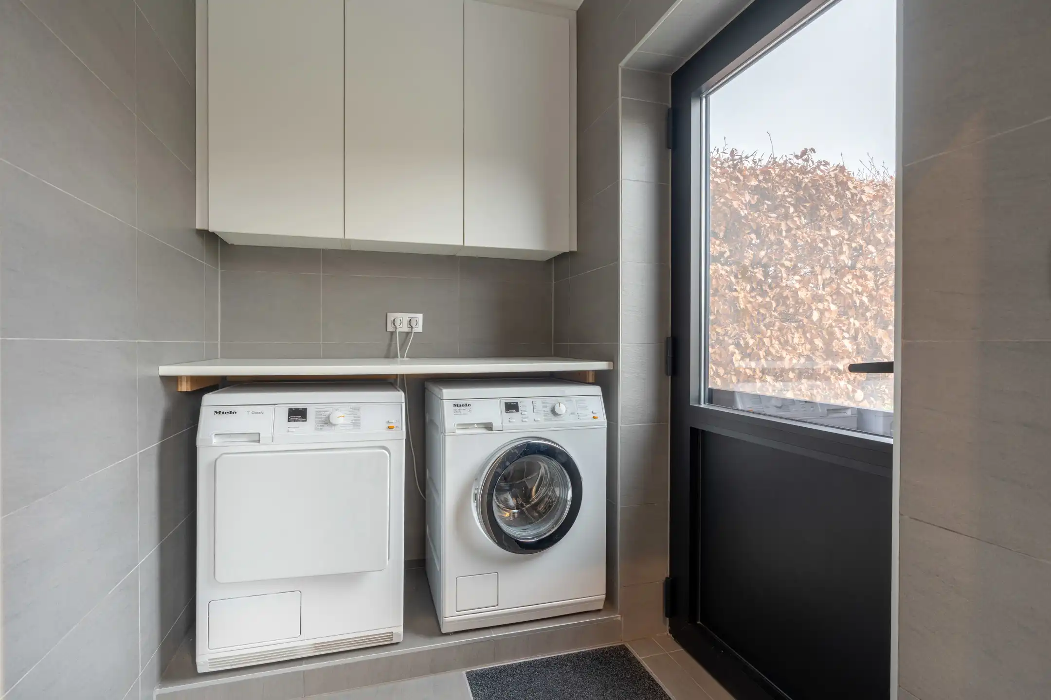 Ruime moderne woning met garage en tuin nabij het centrum van Turnhout. foto 19