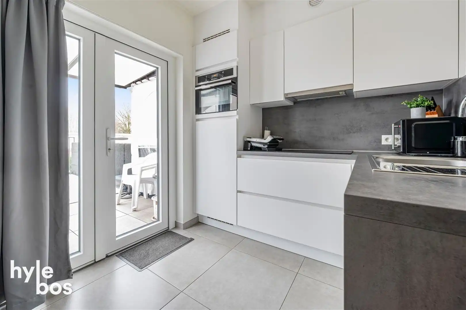 Instapklaar en energiezuinig appartement met garage en terras foto 11