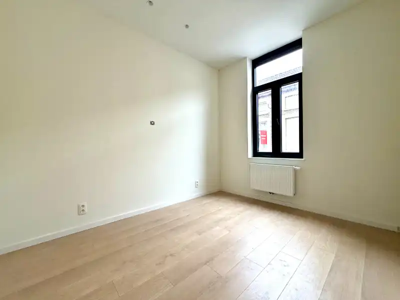 VOLLEDIG GERENOVEERDE EN INSTAPKLARE WONING foto 8
