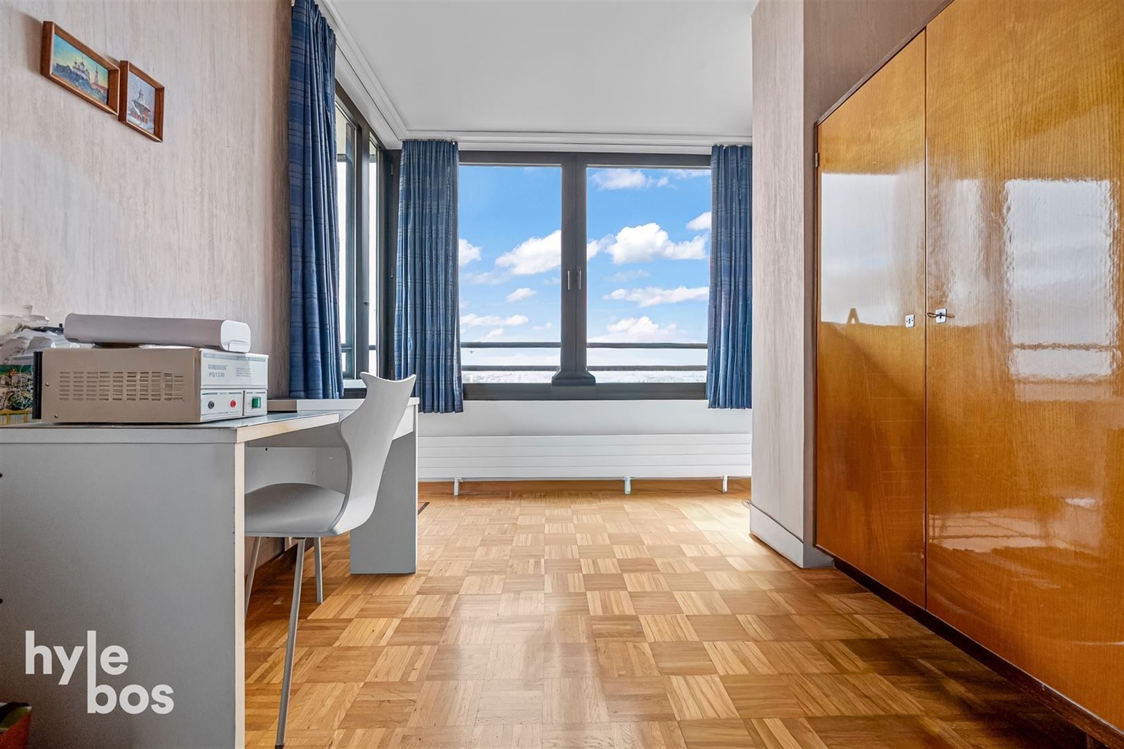 Centraal gelegen 3 slaapkamer appartement met parking foto 16