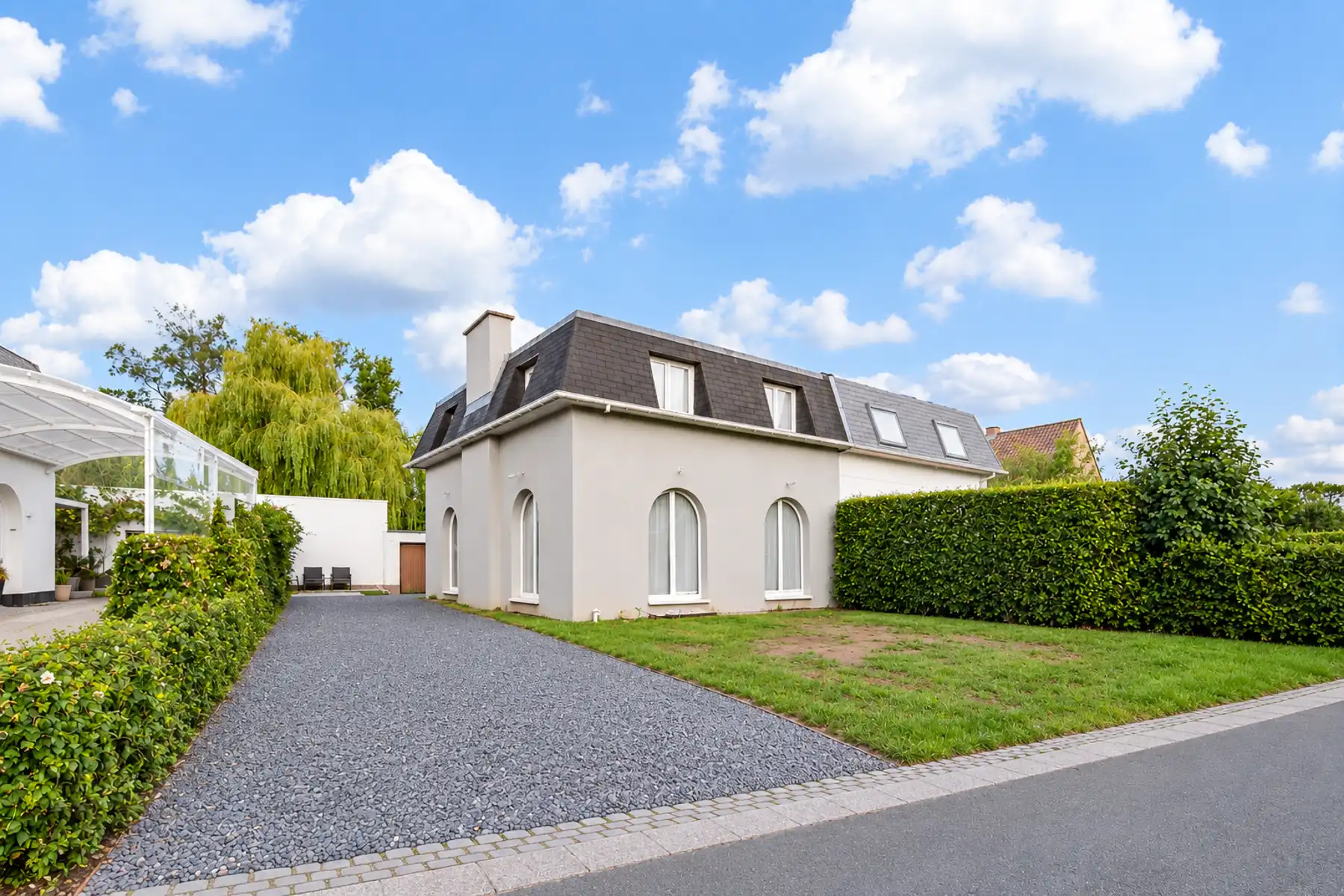 Hoofdfoto van de publicatie: recent gerenoveerde woning met 3 slaapkamers en garage 