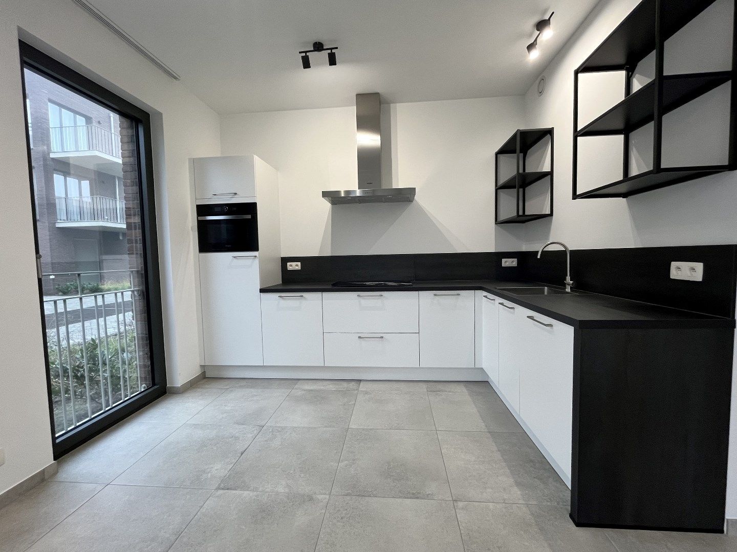 Prachtig 1 slpk-appartement met terras en autostaanplaats nabij het Galgenweel foto 6